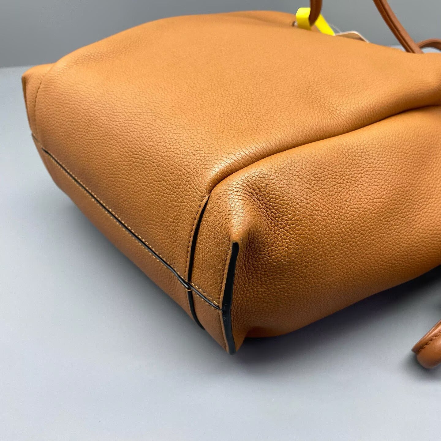 Loewe - Flamenco Drawstring Tote Bag - Grained leather - Caramel - (Medium)
