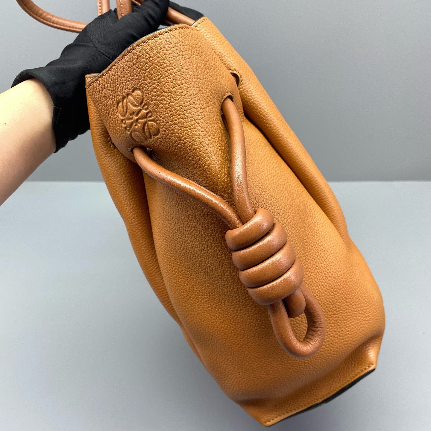 Loewe - Flamenco Drawstring Tote Bag - Grained leather - Caramel - (Medium)