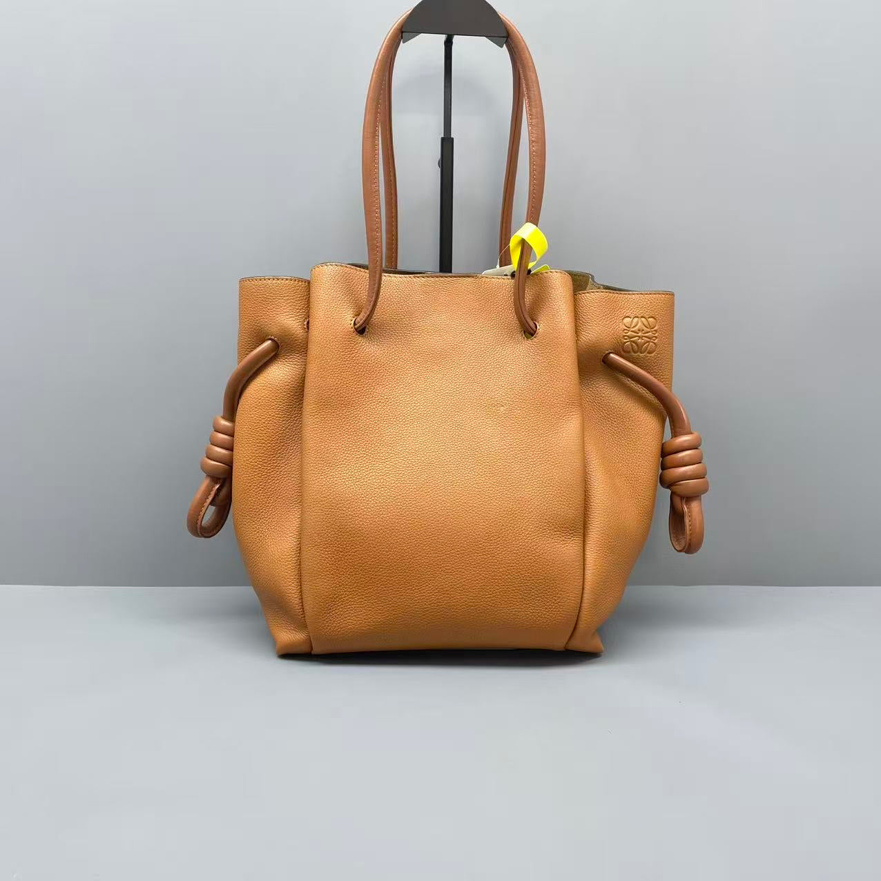 Loewe - Flamenco Tote Bag - Grained calfskin leather - Caramel - (Medium)