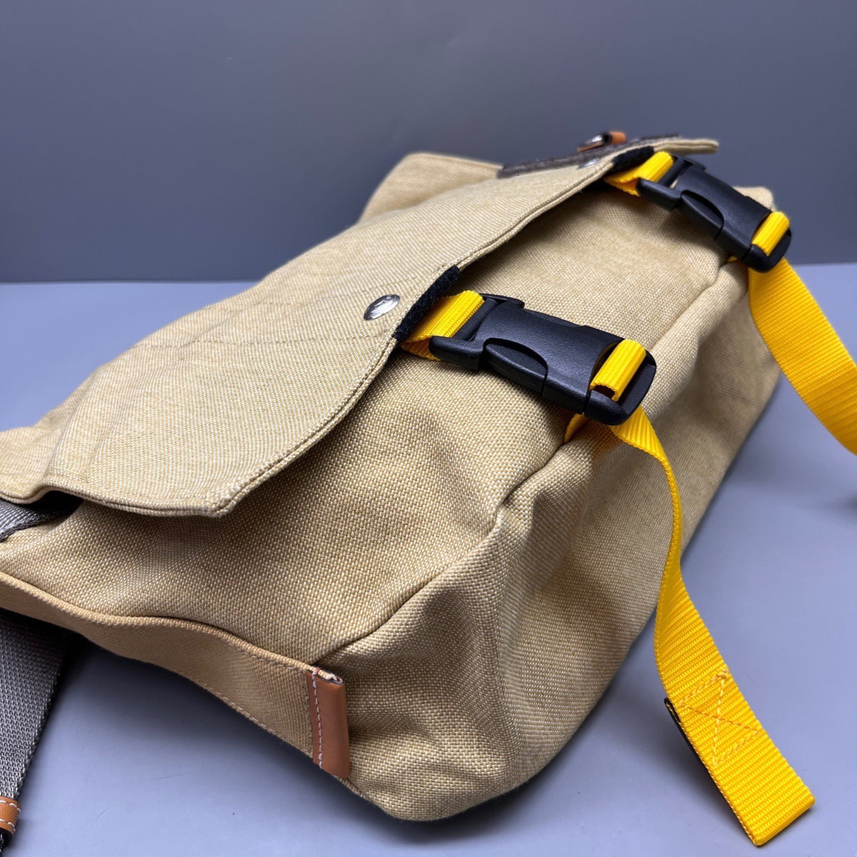 Loewe - Flap Messenger Bag - Cloth - Beige - (Medium)