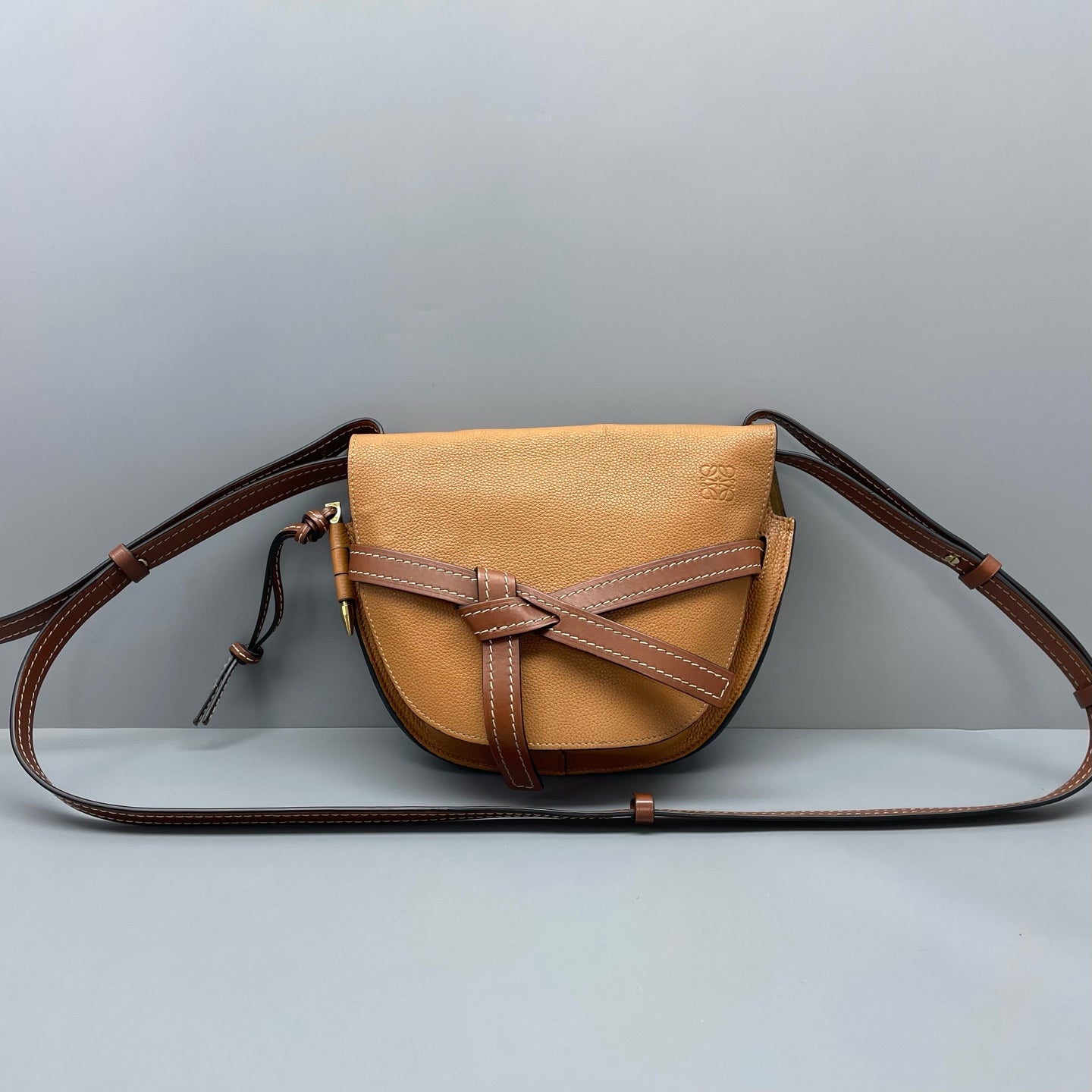 Loewe - Gate Bag - Grained calfskin leather - Caramel with Dark Brown trim - (Small)