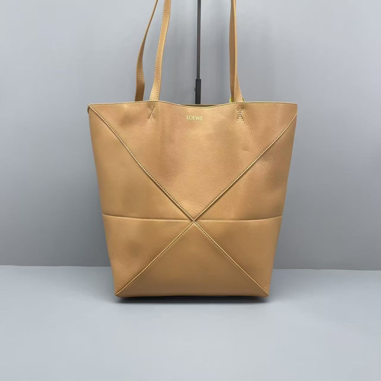 Loewe - Geometric Tote Bag - Smooth calfskin leather with raw leather interior - Beige - (Medium)
