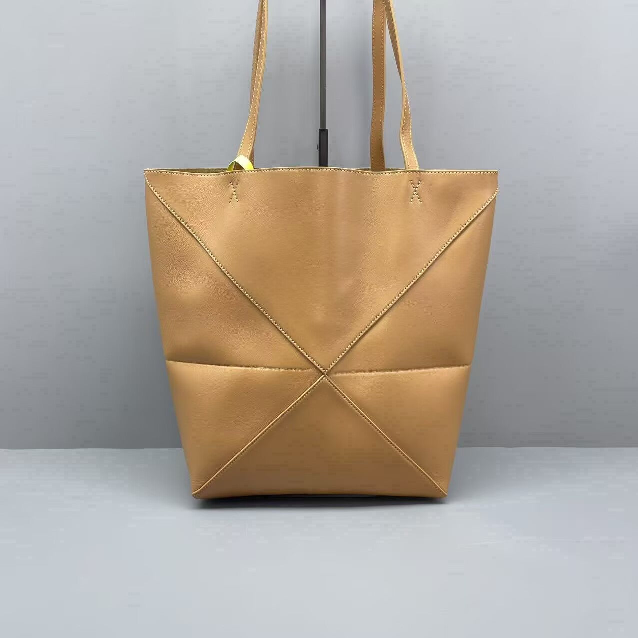 Loewe - Geometric Tote Bag - Smooth calfskin leather with raw leather interior - Beige - (Medium)