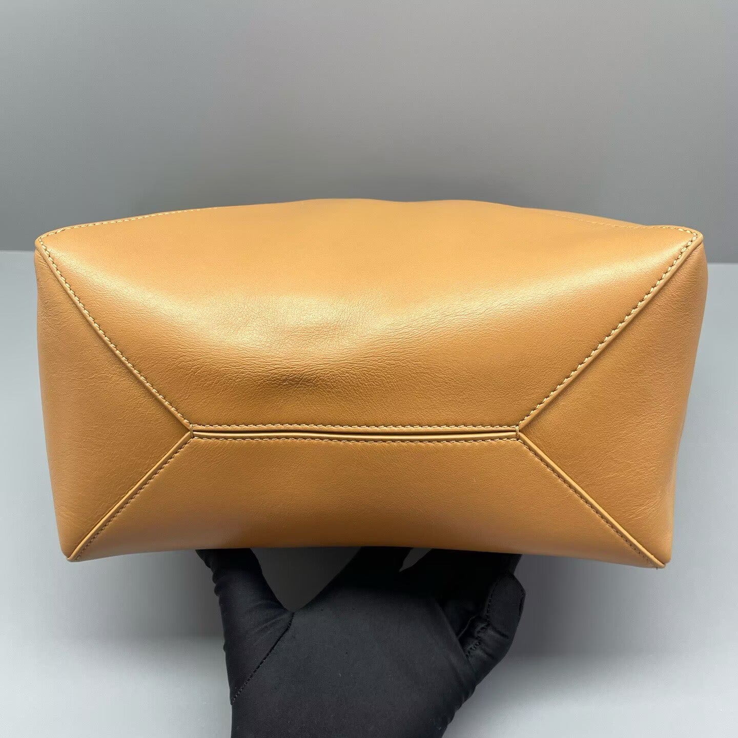 Loewe - Geometric Tote Bag - Smooth calfskin leather with raw leather interior - Beige - (Medium)