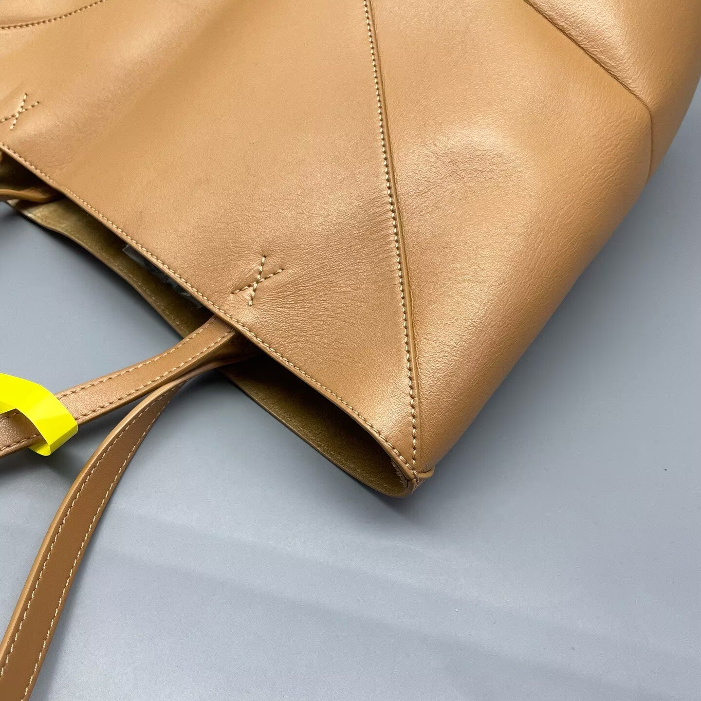 Loewe - Geometric Tote Bag - Smooth calfskin leather with raw leather interior - Beige - (Medium)