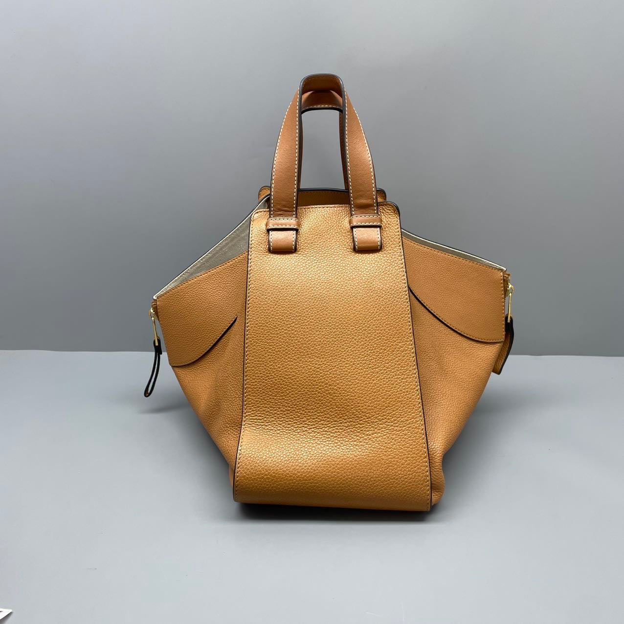 Loewe - Hammock Bag - Grained calfskin leather - Caramel - (medium)