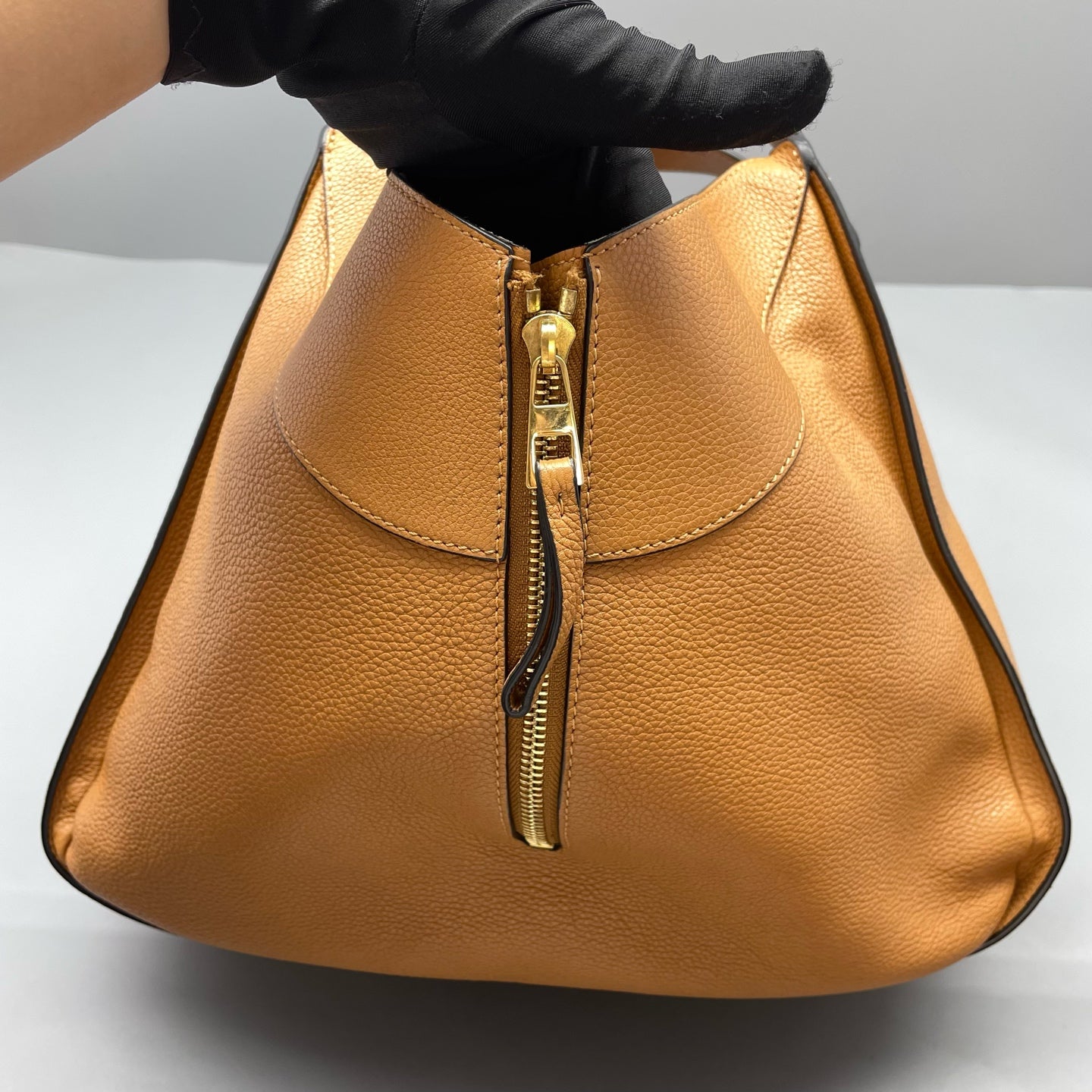 Loewe - Hammock Bag - Grained calfskin leather - Caramel - (medium)