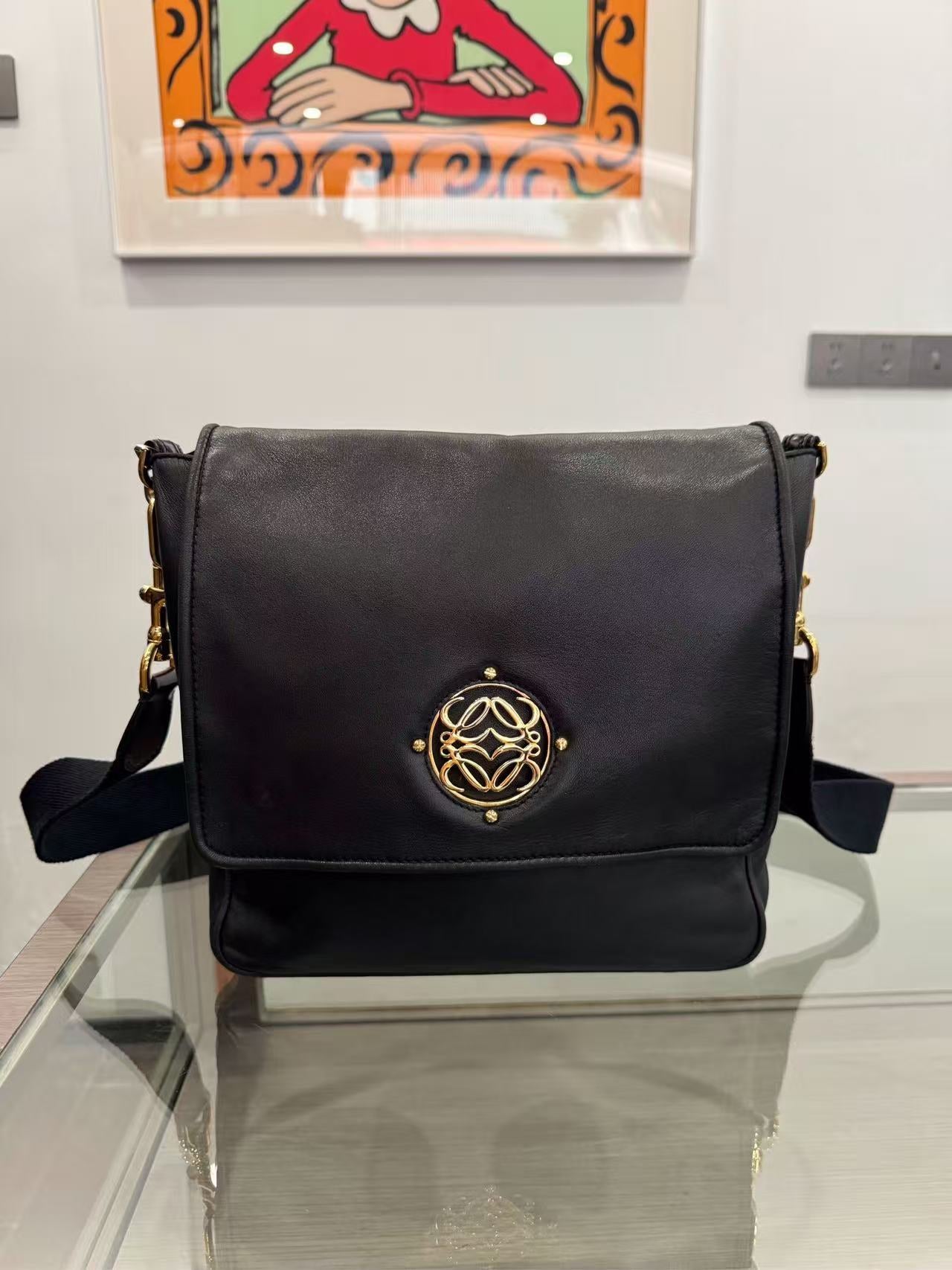Loewe - Other - Lambskin leather - Black with Gold-Tone Hardware - (medium)