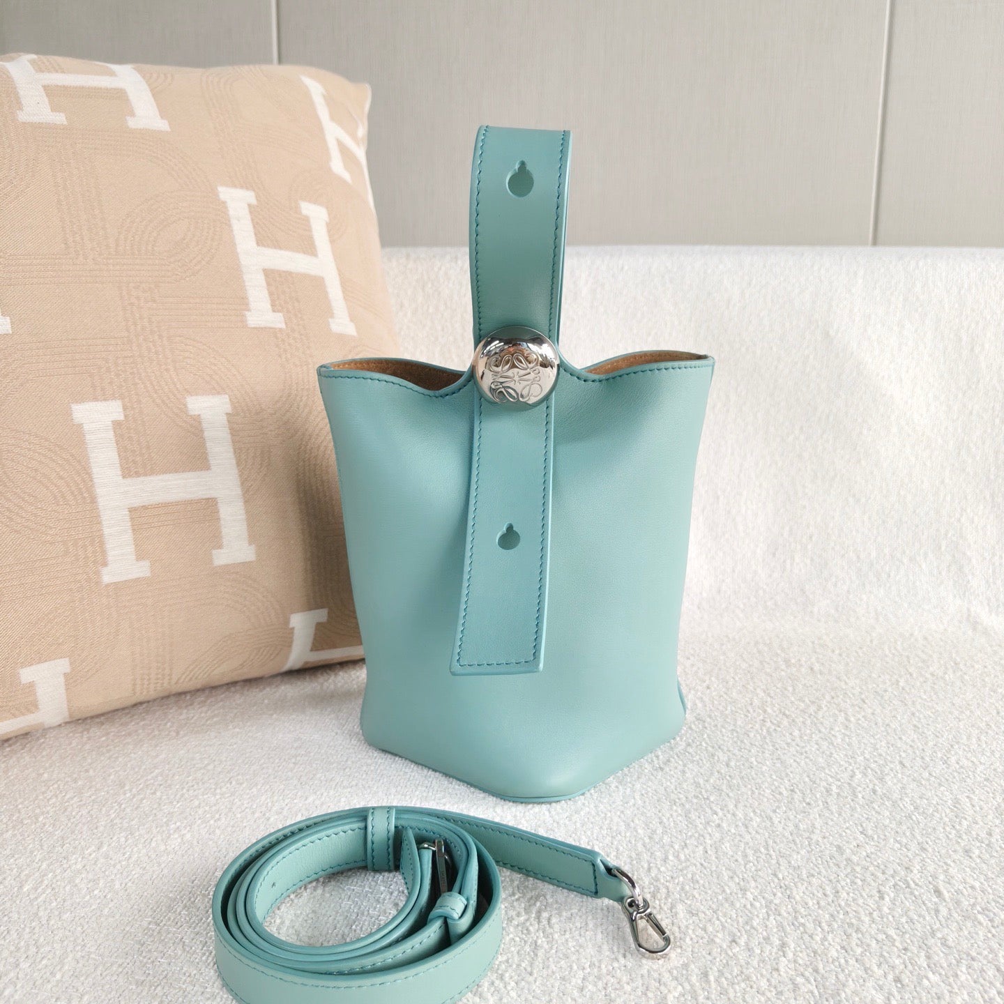 Loewe - Pebble Bucket Bag - Cowhide leather - Lake Green - (mini)