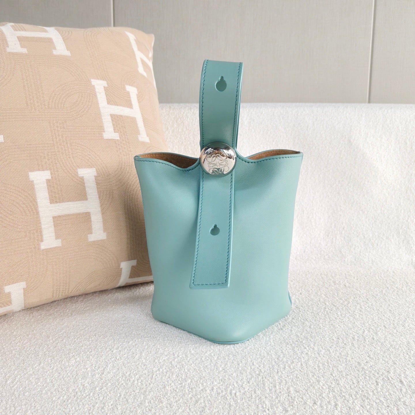 Loewe - Pebble Bucket Bag - Cowhide leather - Lake Green - (mini)