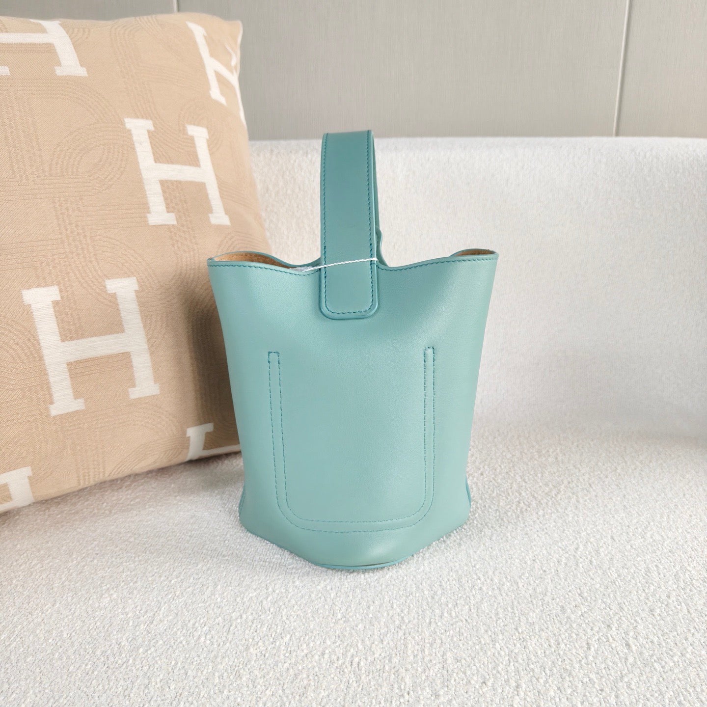 Loewe - Pebble Bucket Bag - Cowhide leather - Lake Green - (mini)