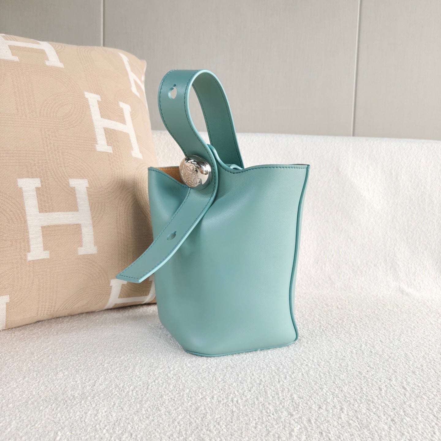 Loewe - Pebble Bucket Bag - Cowhide leather - Lake Green - (mini)