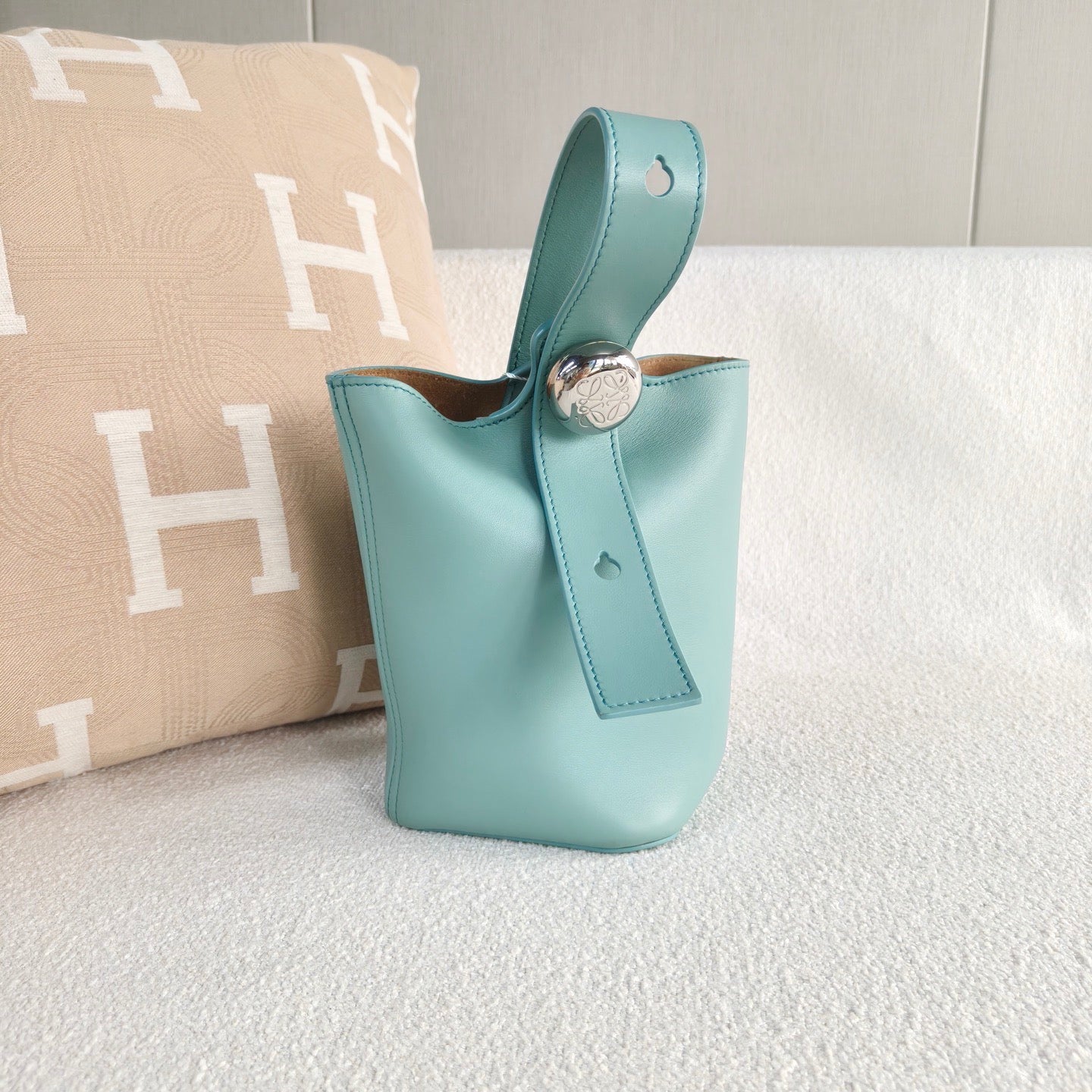 Loewe - Pebble Bucket Bag - Cowhide leather - Lake Green - (mini)