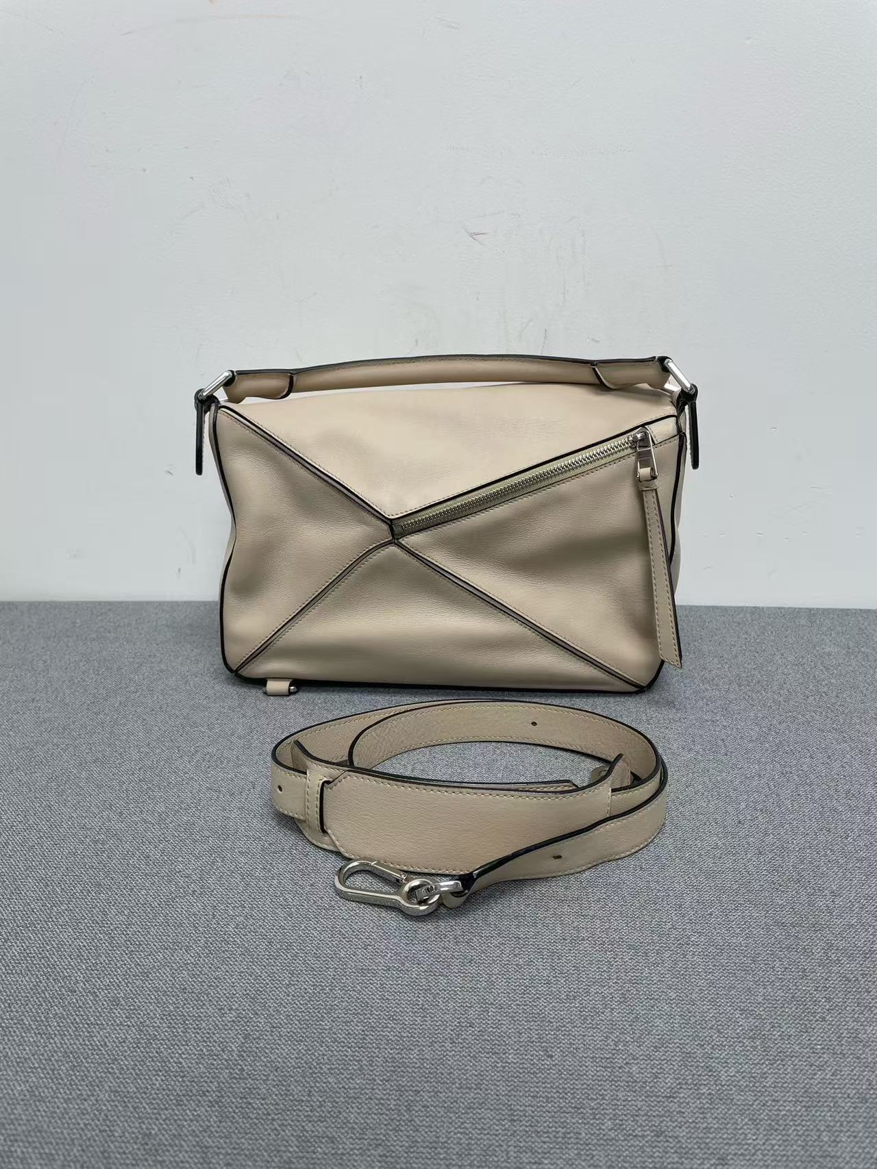 Loewe - Puzzle bag - Calfskin leather - Beige - (Medium)