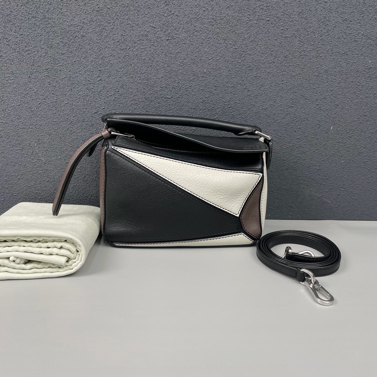 Loewe - Puzzle Bag Mini - Grained and smooth calfskin leather - Multicolour with Black, White, and Taupe panels - (mini)