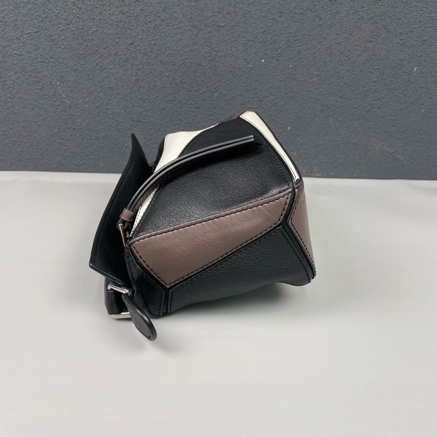 Loewe - Puzzle Bag Mini - Grained and smooth calfskin leather - Multicolour with Black, White, and Taupe panels - (mini)
