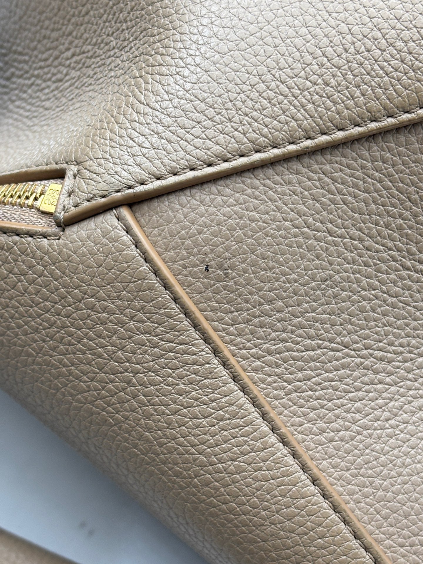 LOEWE - Puzzle Edge - Grained calfskin leather - Sand - (Medium)