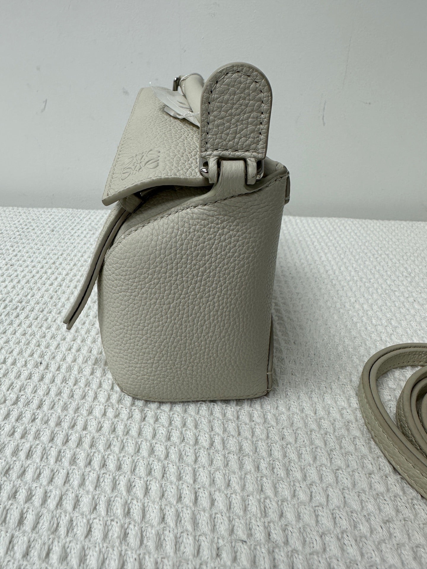 Loewe - Puzzle - Leather - White - (mini)