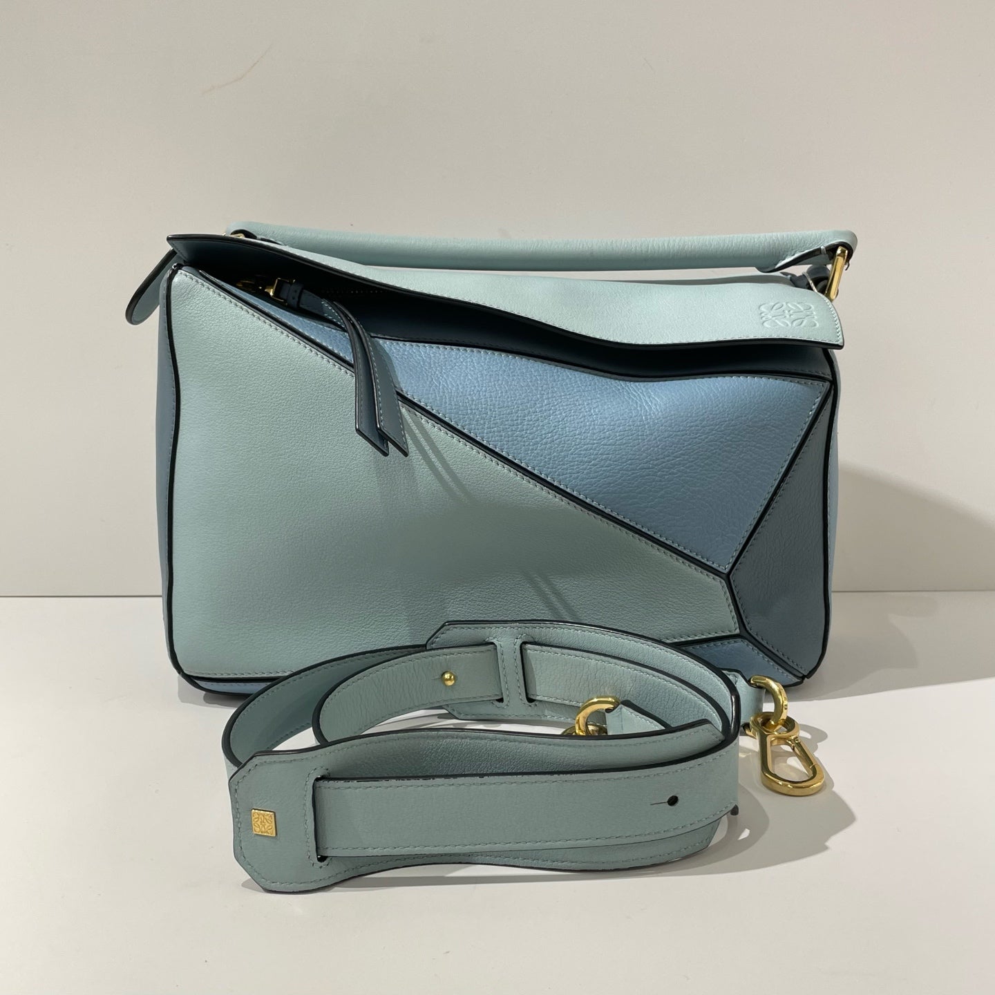 Loewe - Puzzle Medium Bag - Grained calfskin leather - Multicolour blue with gold-tone hardware - (medium)