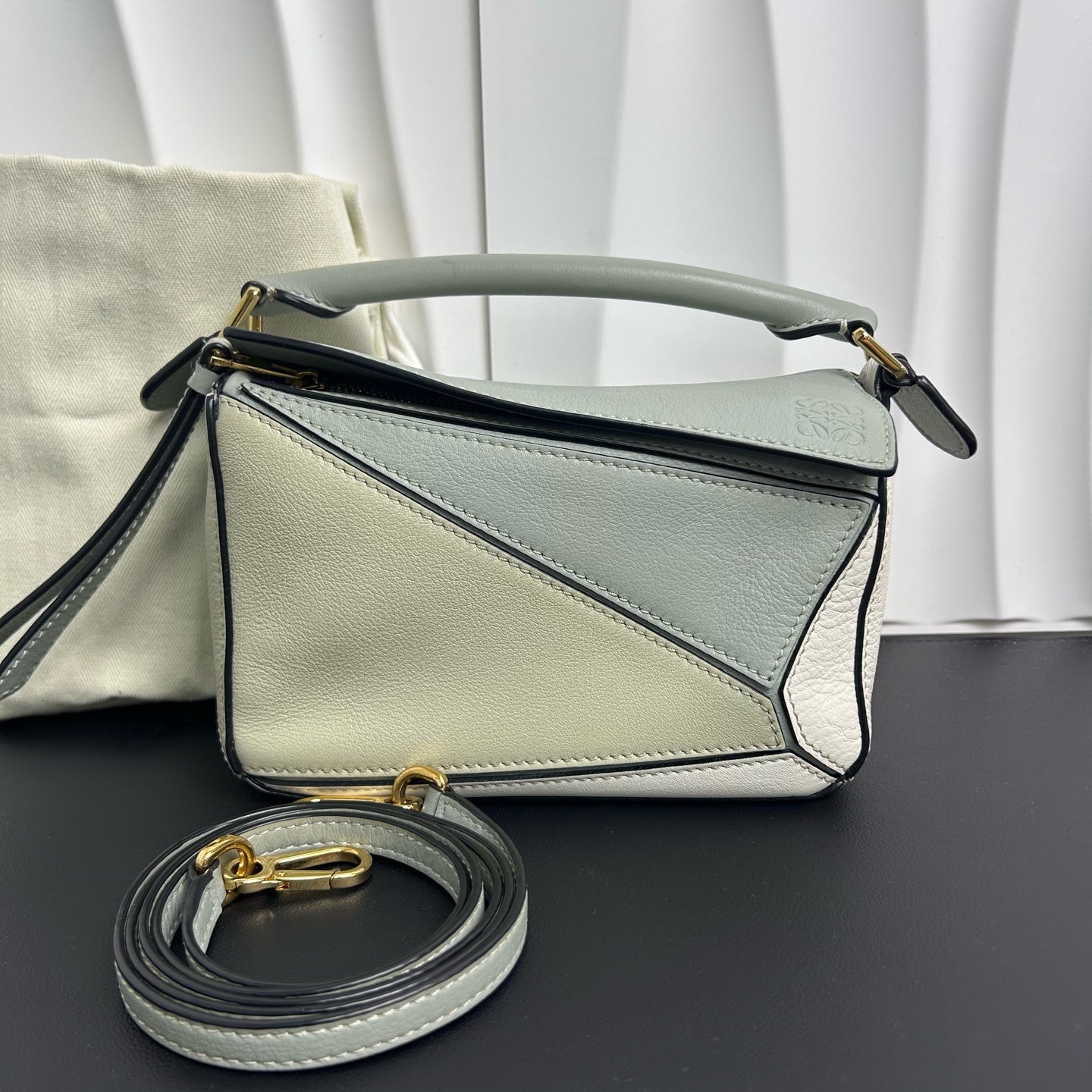 Loewe - Puzzle Mini Bag - Pebbled calfskin leather - Multicolour - (mini)