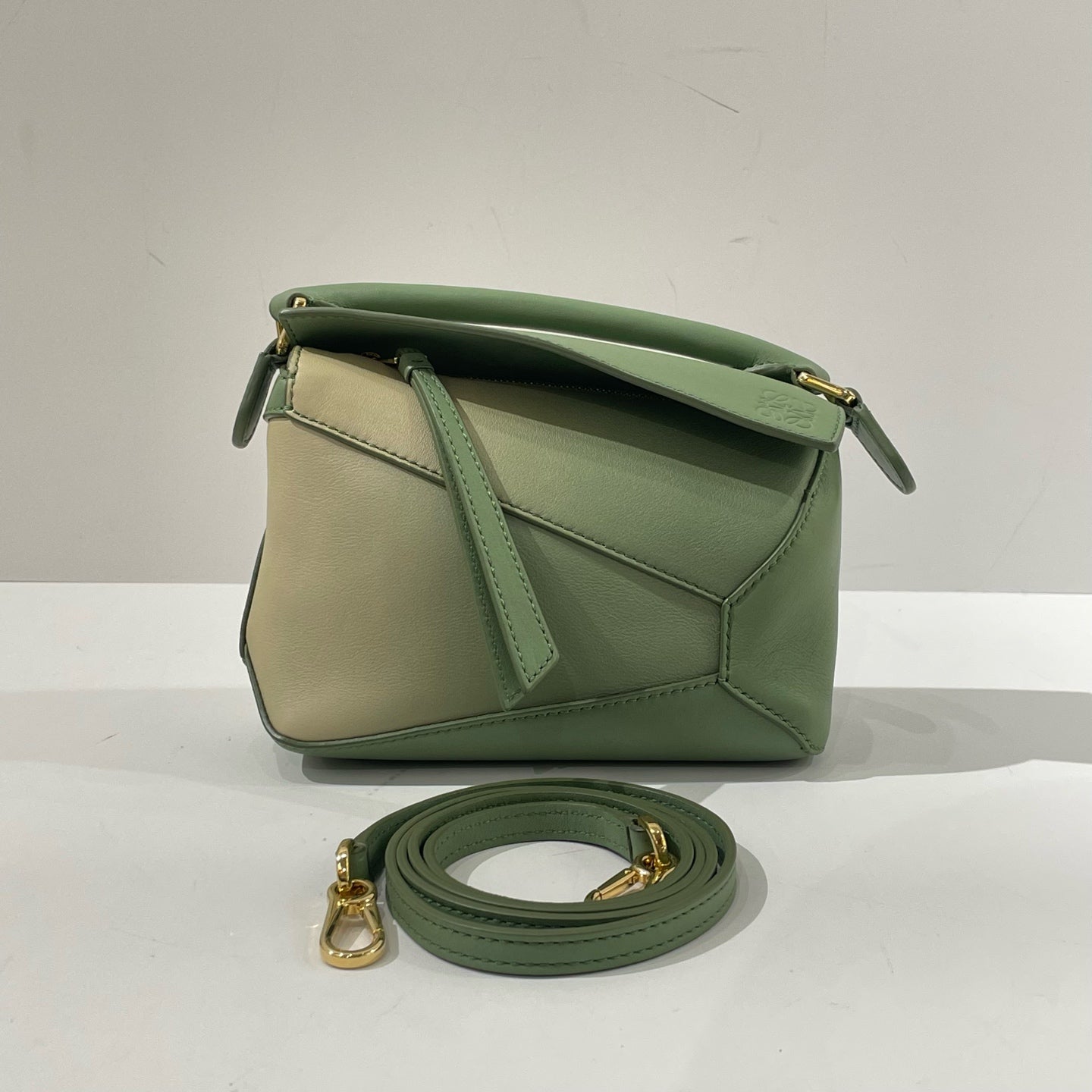 Loewe - Puzzle Mini - Calfskin leather - Oatmeal and Olive Green color-block gradient with gold-tone hardware - (mini)