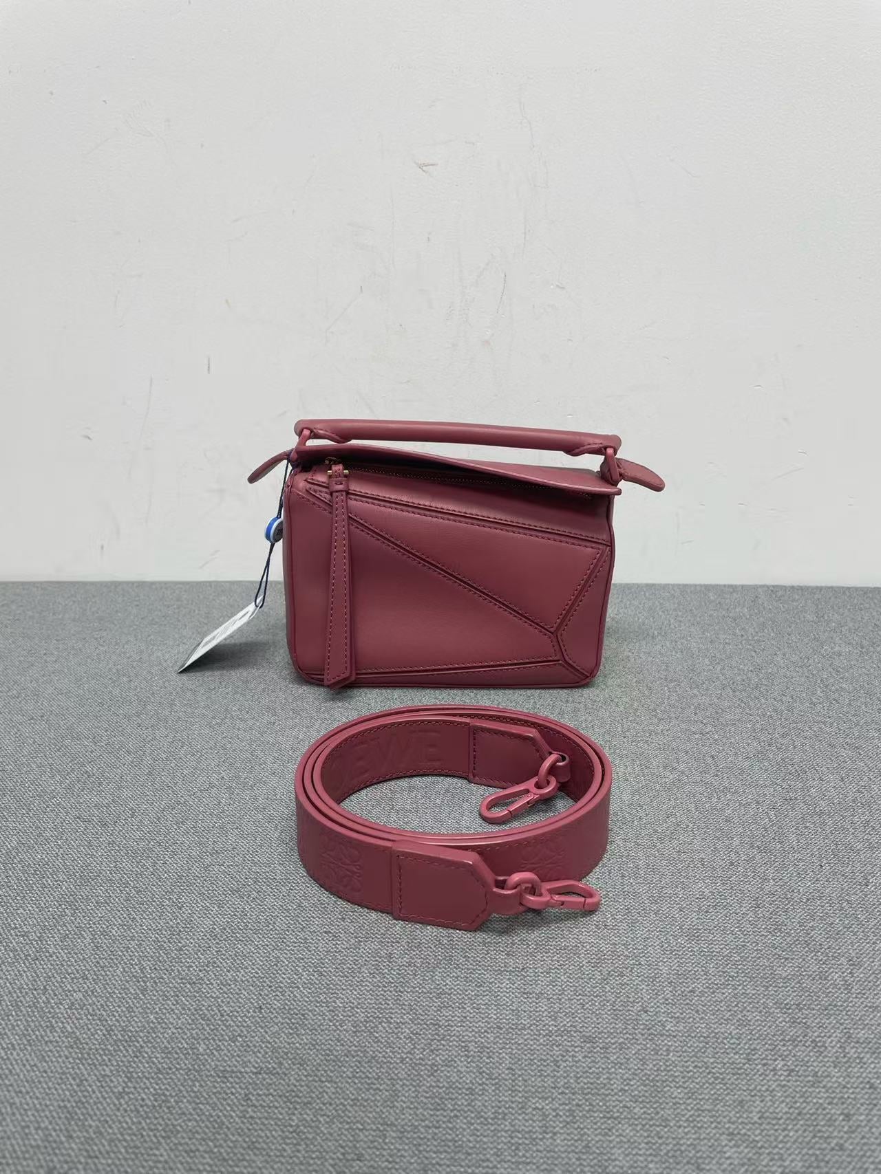 Loewe - Puzzle Mini - Calfskin leather - Pink with Tonal Hardware - (mini)