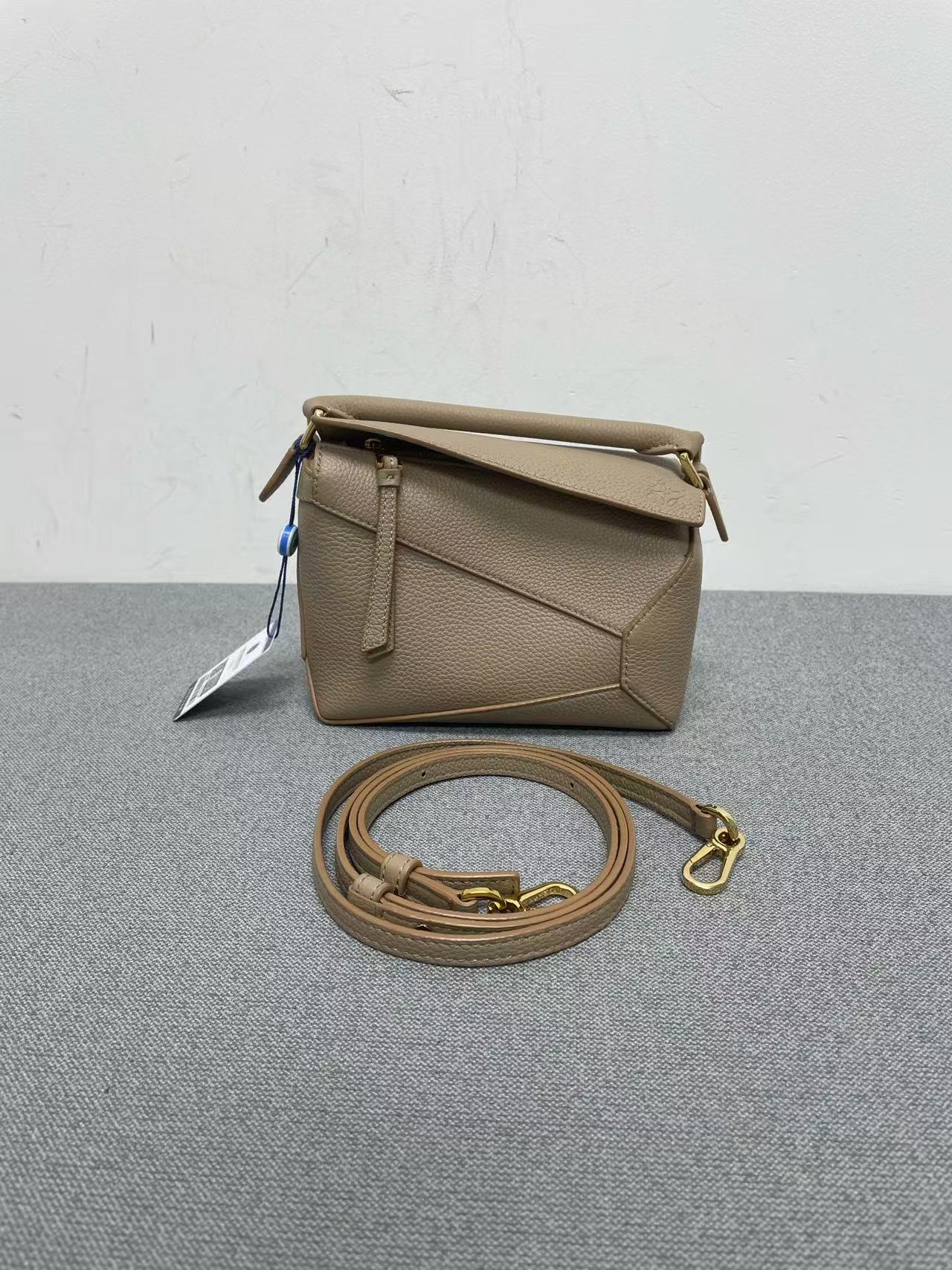 Loewe - Puzzle Mini - Grained calfskin leather - Beige - (mini)