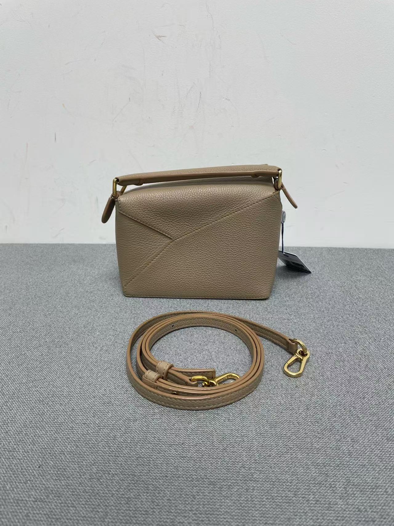 Loewe - Puzzle Mini - Grained calfskin leather - Beige - (mini)