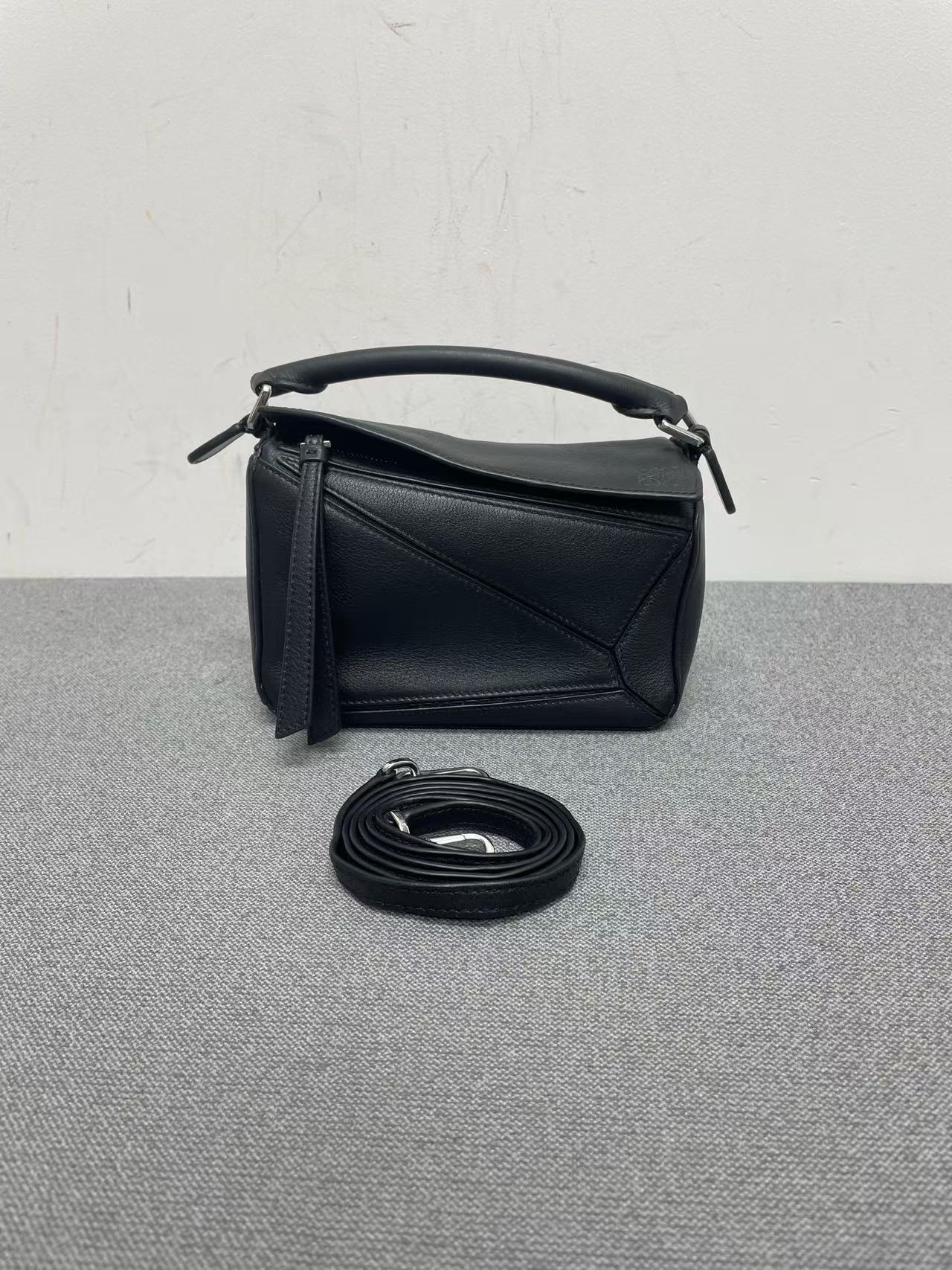 Loewe - Puzzle Mini - Grained calfskin leather - Black - (mini)