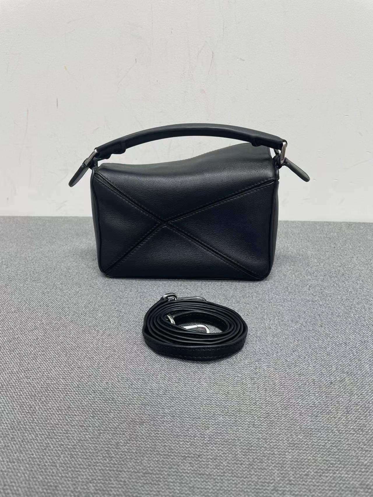 Loewe - Puzzle Mini - Grained calfskin leather - Black - (mini)