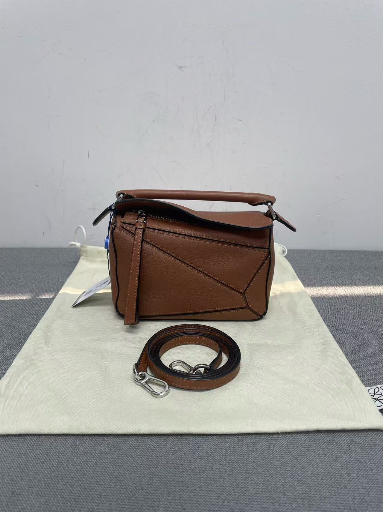 Loewe - Puzzle Mini - Grained calfskin leather - Caramel - (mini)