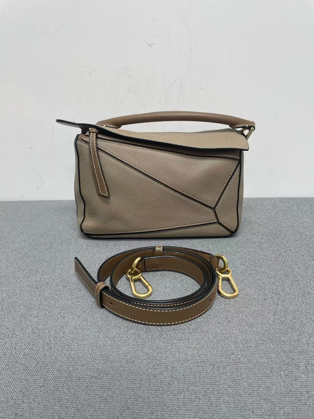 Loewe - Puzzle Small - Grained calfskin leather - Beige with Brown Accents - (small)