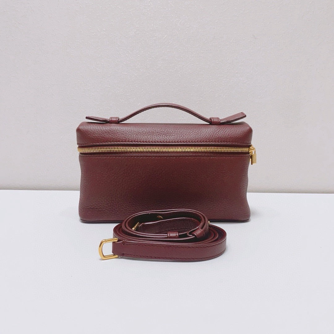 Loro Piana - Extra Pocket L19 - Pebbled leather - Wine Red with Gold-Tone Hardware - (mini)
