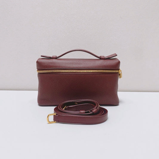 Loro Piana - Extra Pocket L19 - Pebbled leather - Wine Red with Gold-Tone Hardware - (mini)
