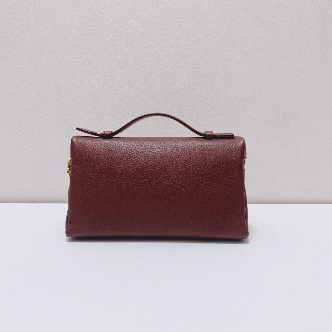 Loro Piana - Extra Pocket L19 - Pebbled leather - Wine Red with Gold-Tone Hardware - (mini)