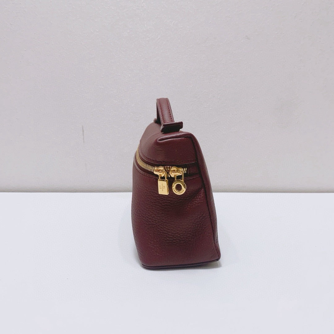 Loro Piana - Extra Pocket L19 - Pebbled leather - Wine Red with Gold-Tone Hardware - (mini)