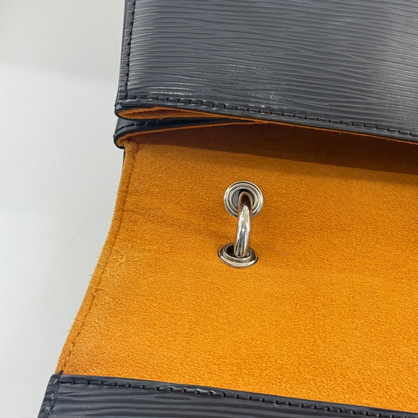 Louis Vuitton -  - Leather - Black