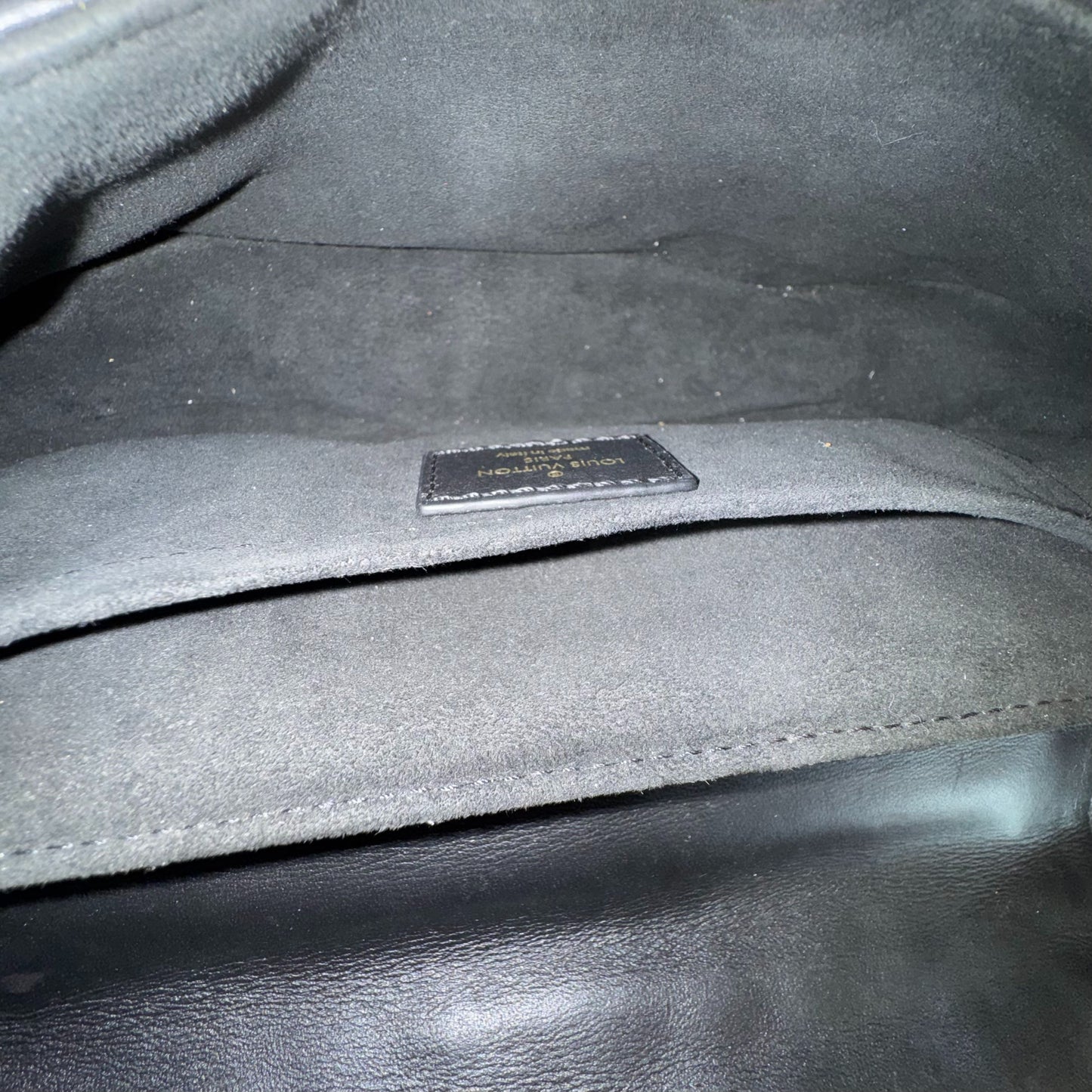 Louis Vuitton -  - Leather - Black