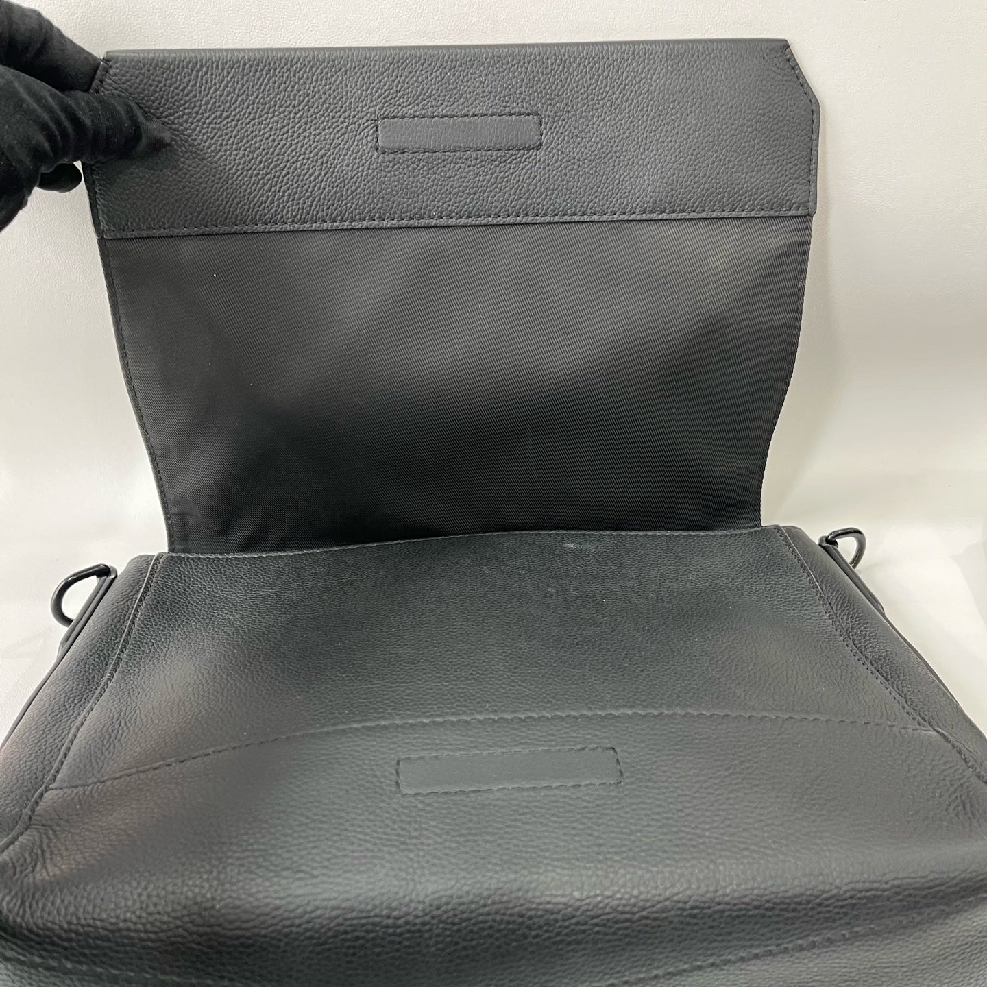 Louis Vuitton - Aerogram Messenger - Leather - Black - (medium)