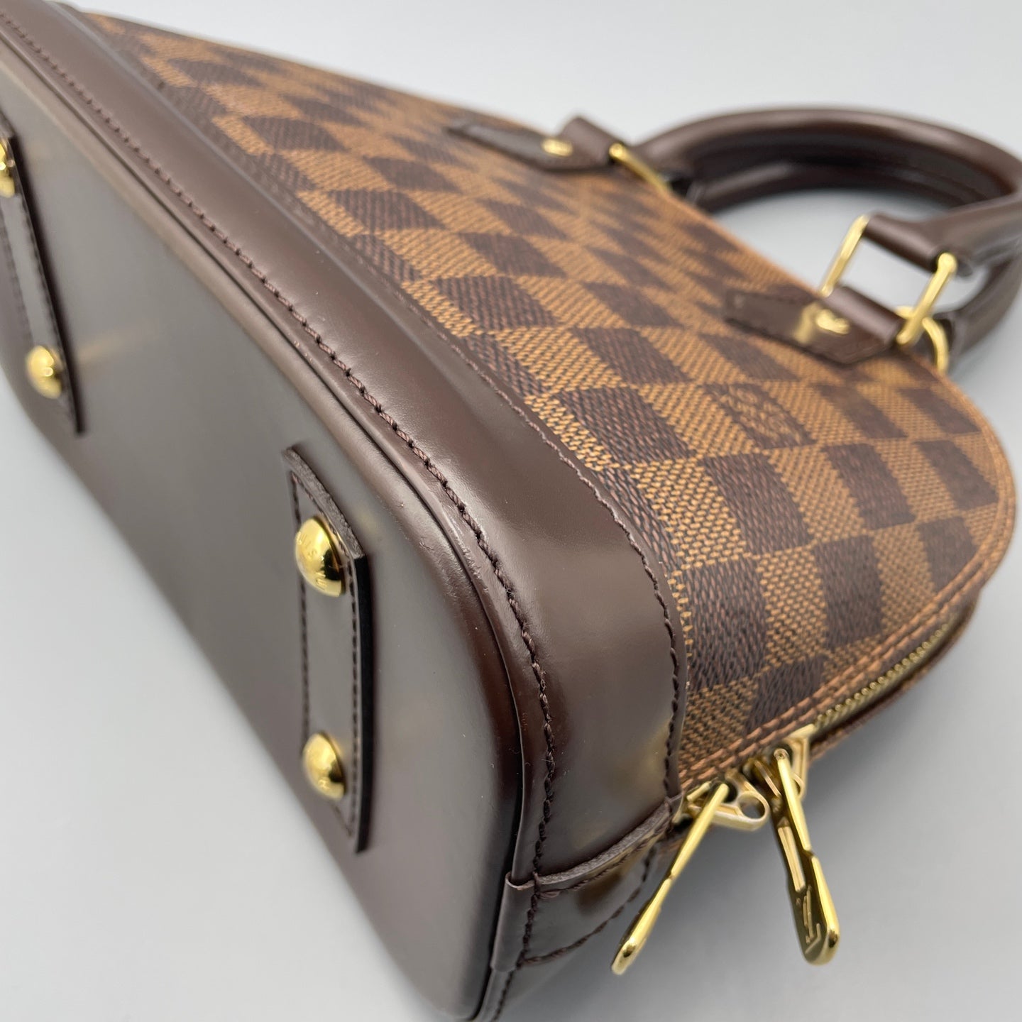 Louis Vuitton - Alma BB - Damier Ebène coated canvas with smooth leather trim - Brown - (mini)