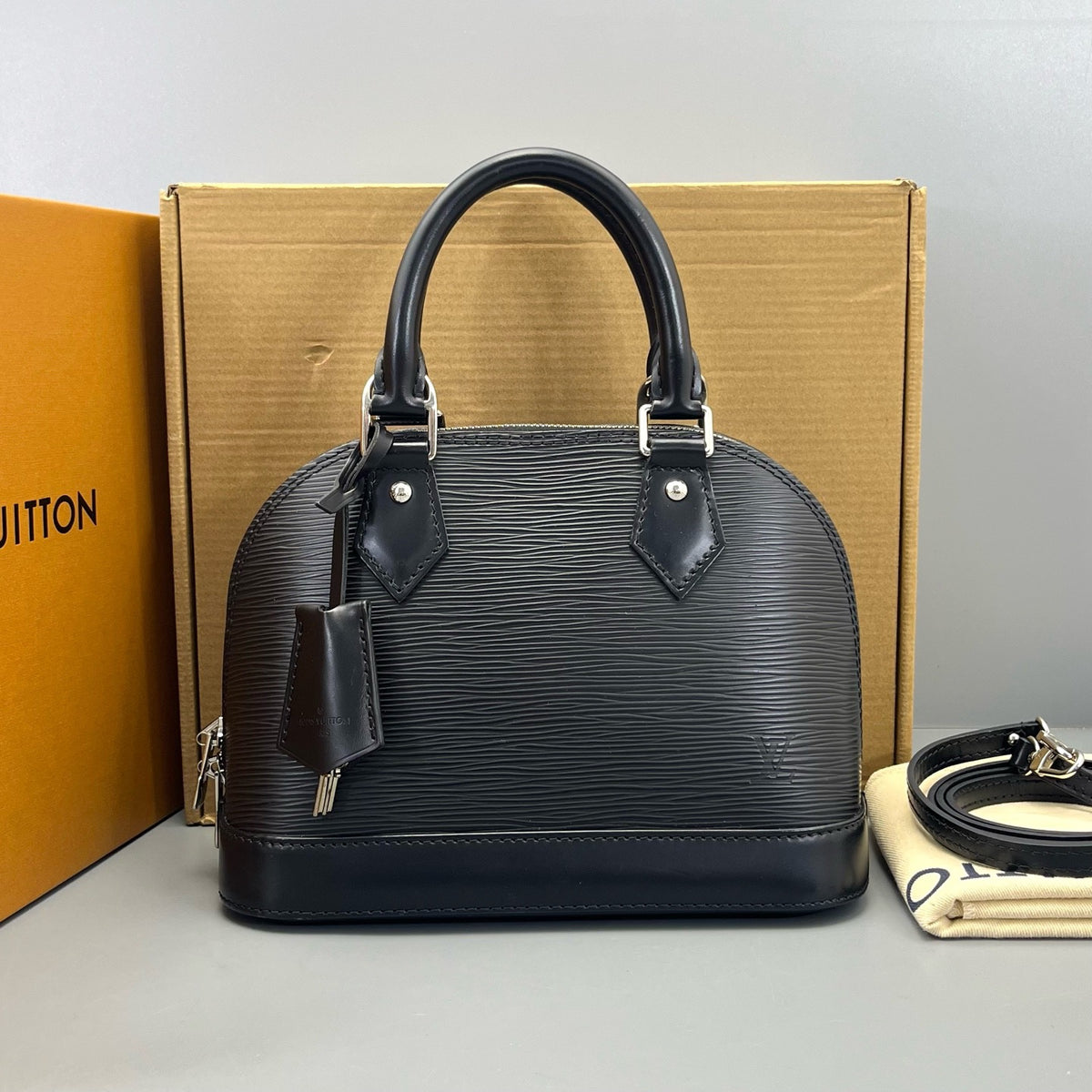 Louis Vuitton - Alma BB - Leather - Black - (mini)