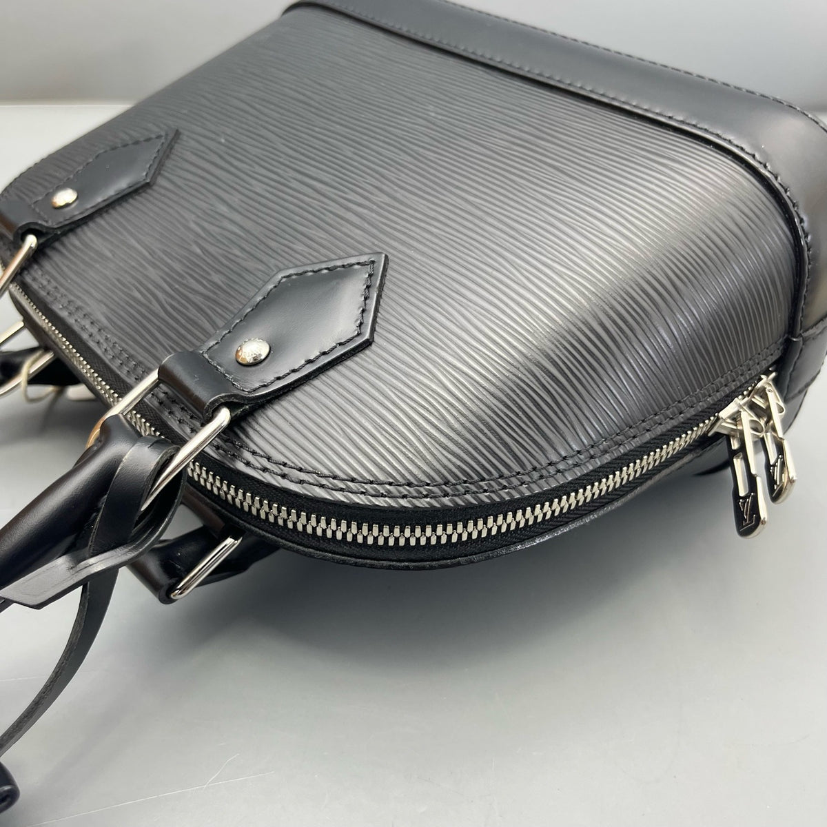 Louis Vuitton - Alma BB - Leather - Black - (mini)