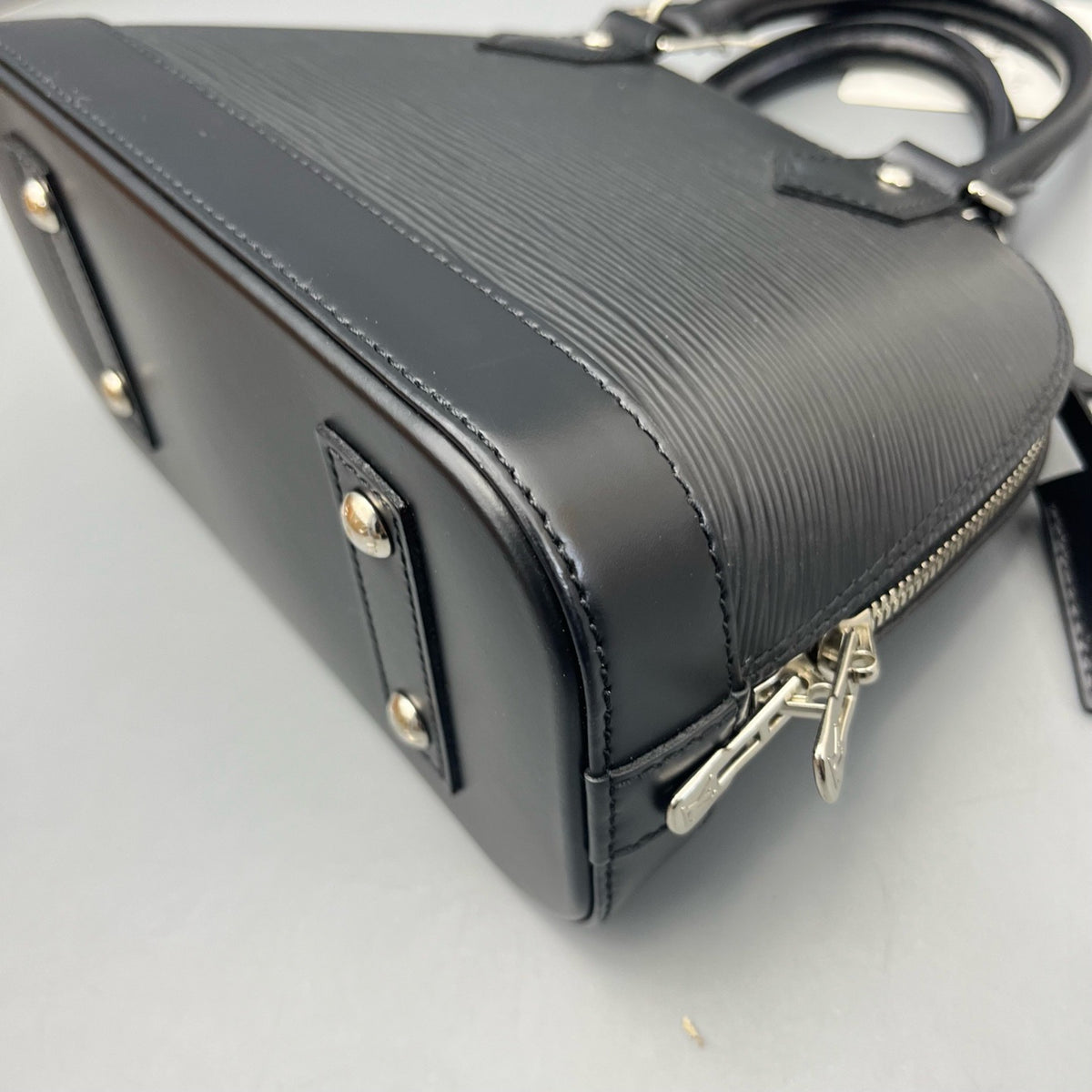 Louis Vuitton - Alma BB - Leather - Black - (mini)