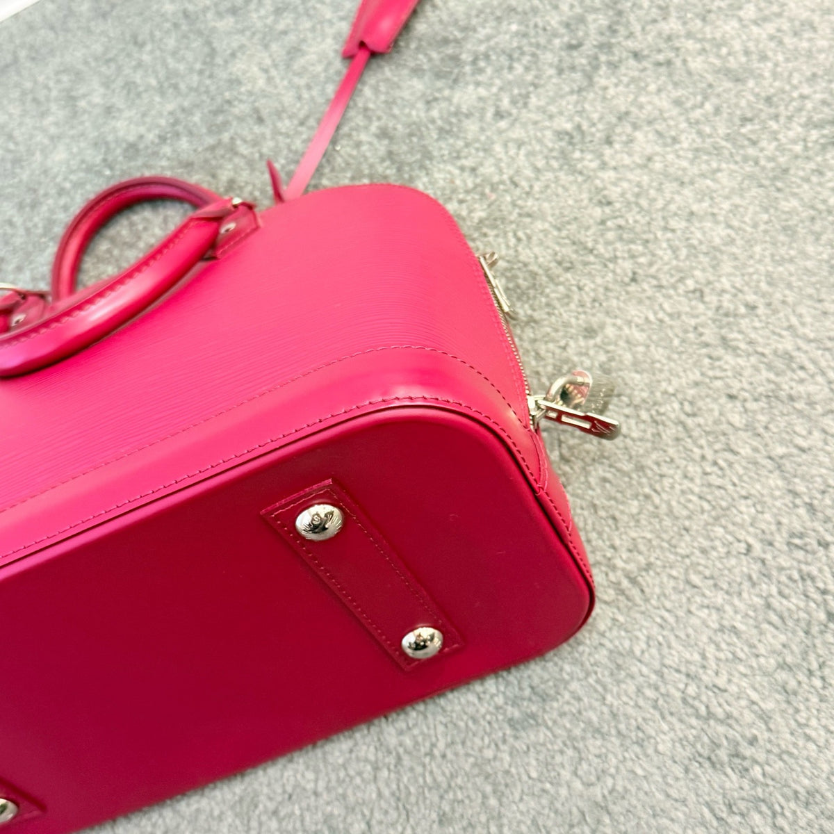 Louis Vuitton - Alma BB - Leather - Pink - (medium)