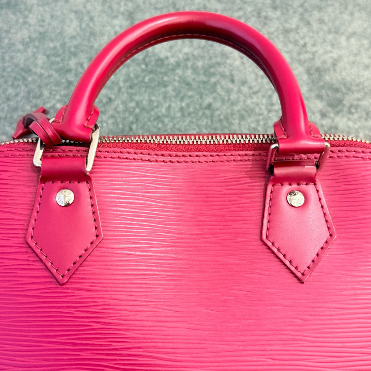 Louis Vuitton - Alma BB - Leather - Pink - (medium)