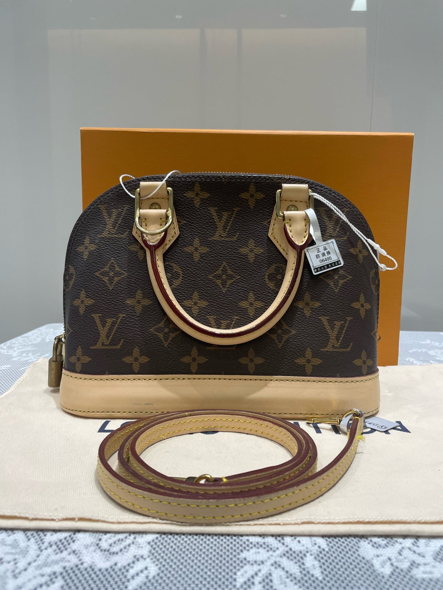Louis Vuitton - Alma BB - Monogram Canvas with natural Vachetta leather trim - Brown - (mini)