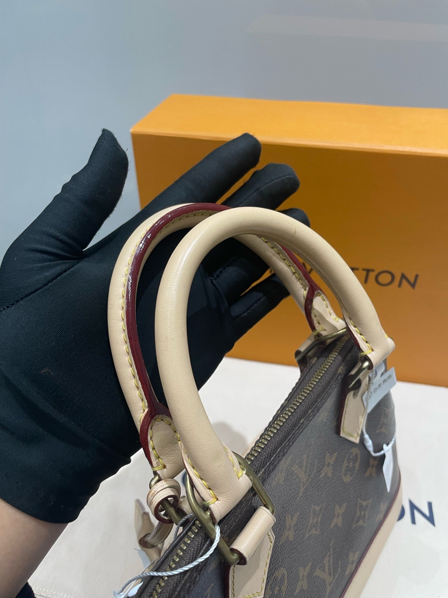 Louis Vuitton - Alma BB - Monogram Canvas with natural Vachetta leather trim - Brown - (mini)