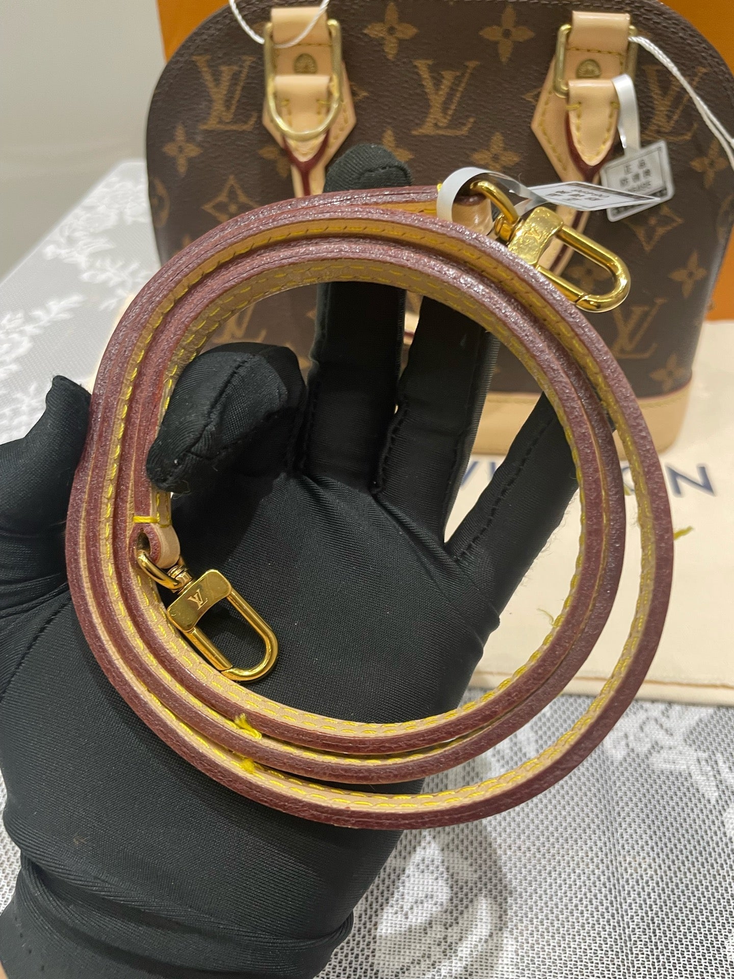 Louis Vuitton - Alma BB - Monogram Canvas with natural Vachetta leather trim - Brown - (mini)