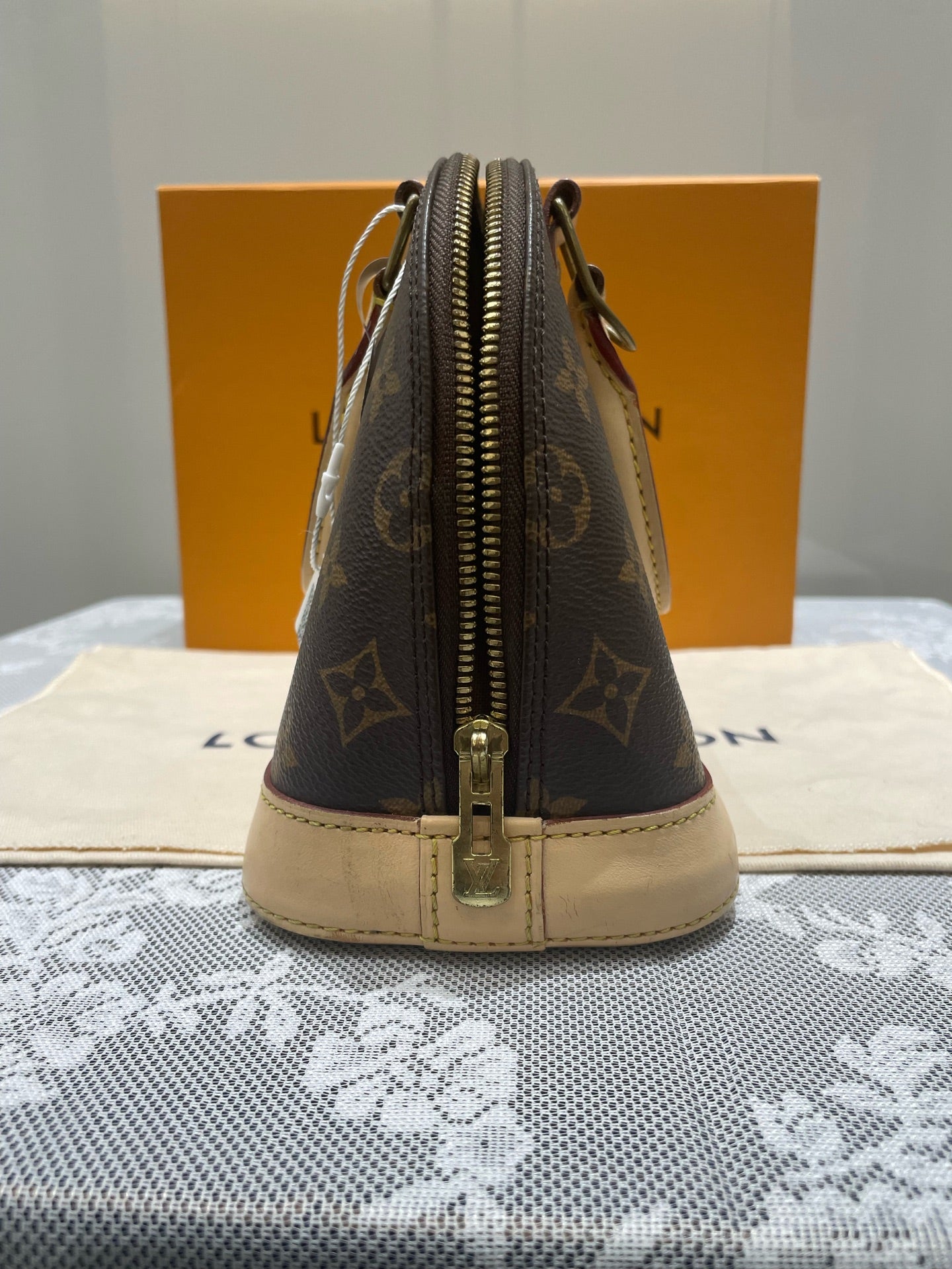 Louis Vuitton - Alma BB - Monogram Canvas with natural Vachetta leather trim - Brown - (mini)