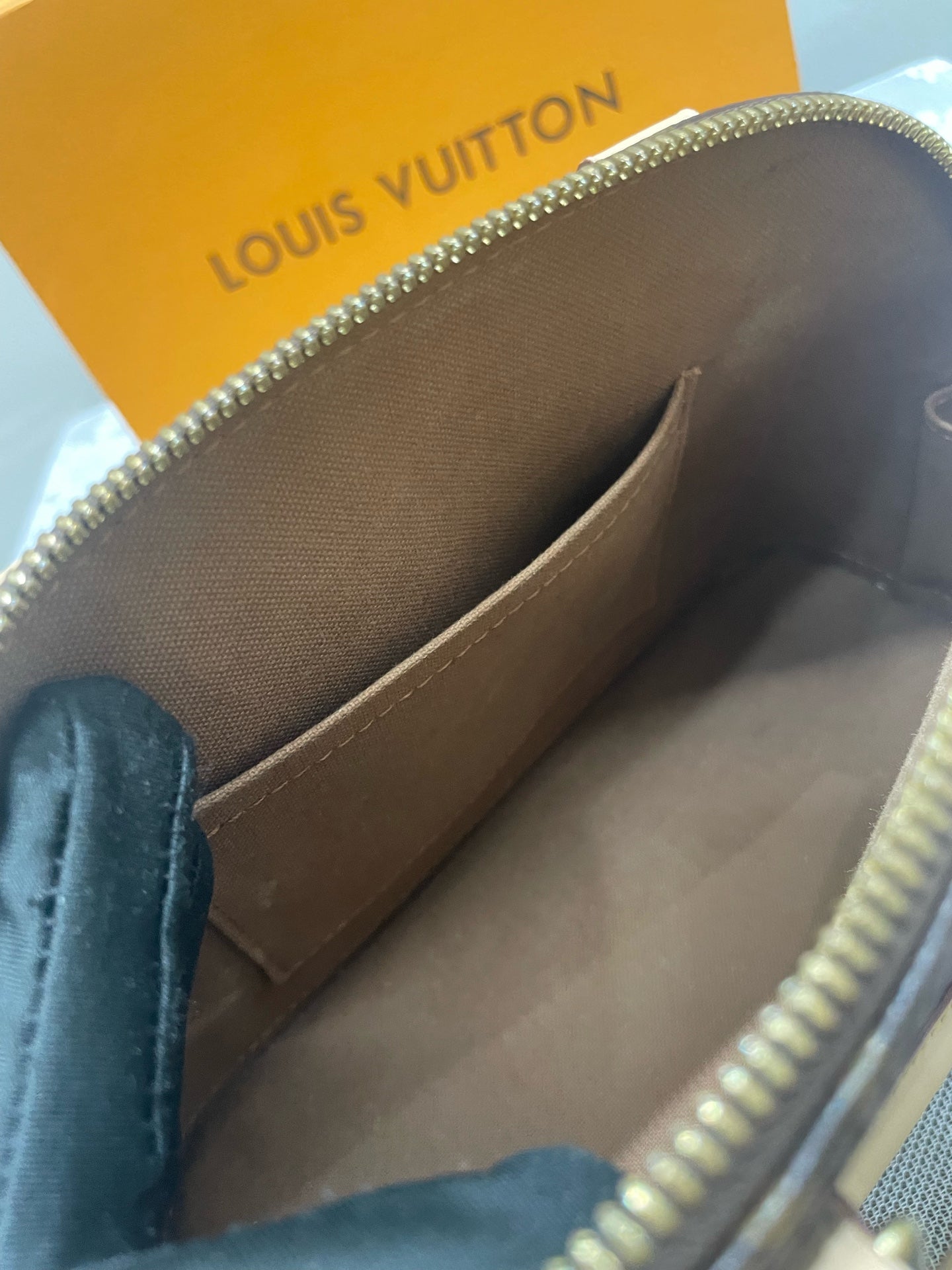 Louis Vuitton - Alma BB - Monogram Canvas with natural Vachetta leather trim - Brown - (mini)
